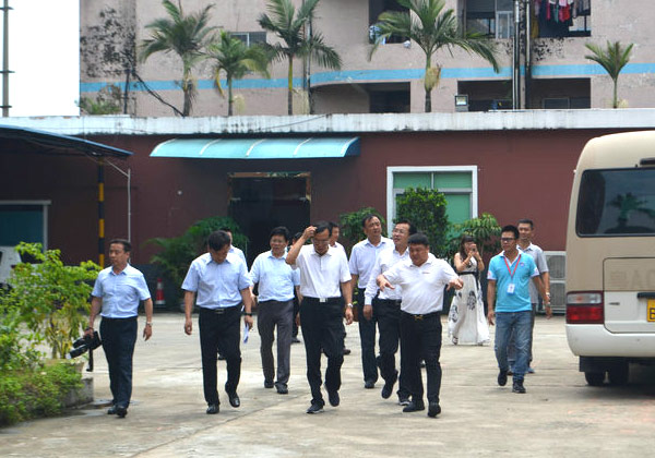 热烈欢迎中共河南省漯河市委书记马正跃一行莅临YP街机电子科技集团考察参观指导工作