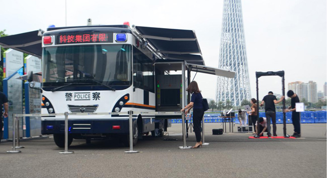 热烈祝贺YP街机电子科技集团“立体反恐安检指挥车”展演活动取得圆满成功