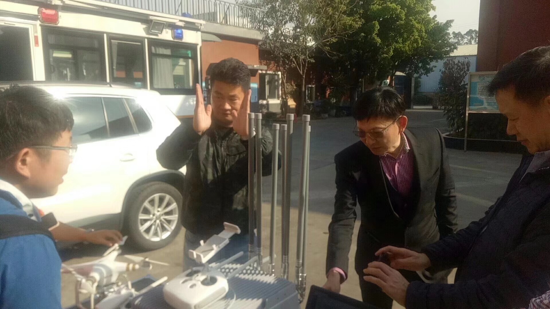 泰国军方莅临YP街机电子科技集团考察一体化无人机防御察打系统